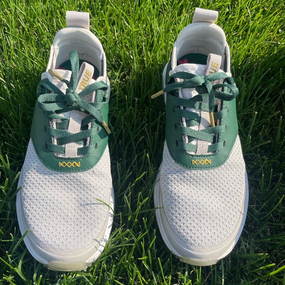 True Women’s Size 8 Golf Shoes